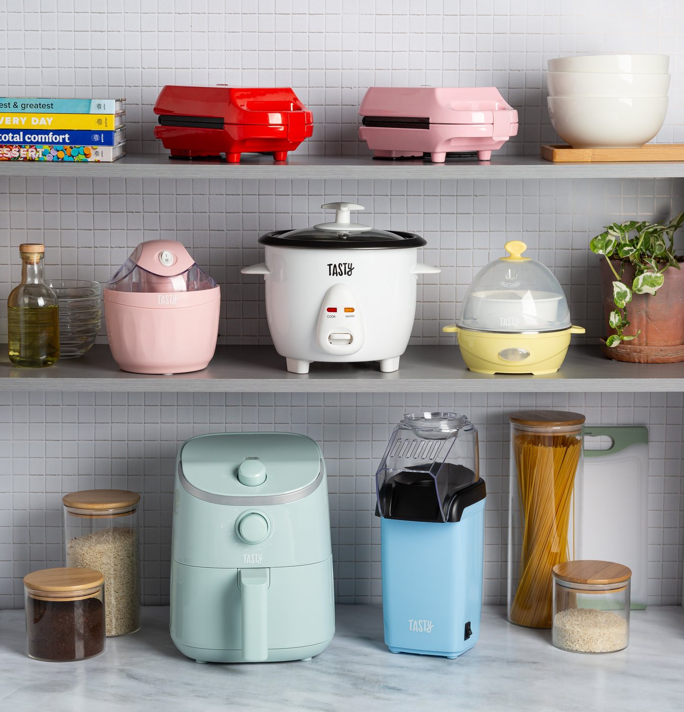 Tasty kitchen electrics on open shelving
