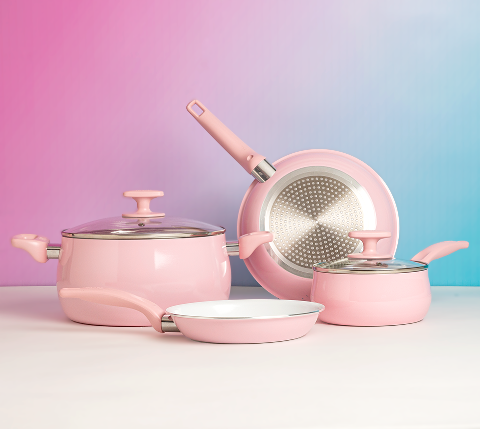 Tasty pink cookware